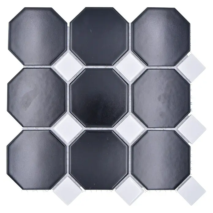 Mosaikfliese Octa G 942N - 30 x 30 cm, Schwarz/Weiß, Matt - Nahaufnahme eines eleganten Mosaikfliesenmusters mit achteckigen, schwarzen Fliesen und weißen, quadratischen Akzenten.