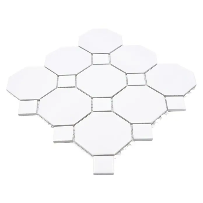 Mosaikfliese OCTA G 930N - 30 x 30 cm, Weiß, Matt - Weißes Mosaikfliesenmuster mit achteckigen und quadratischen Fliesen auf einem schwarzen Hintergrund.