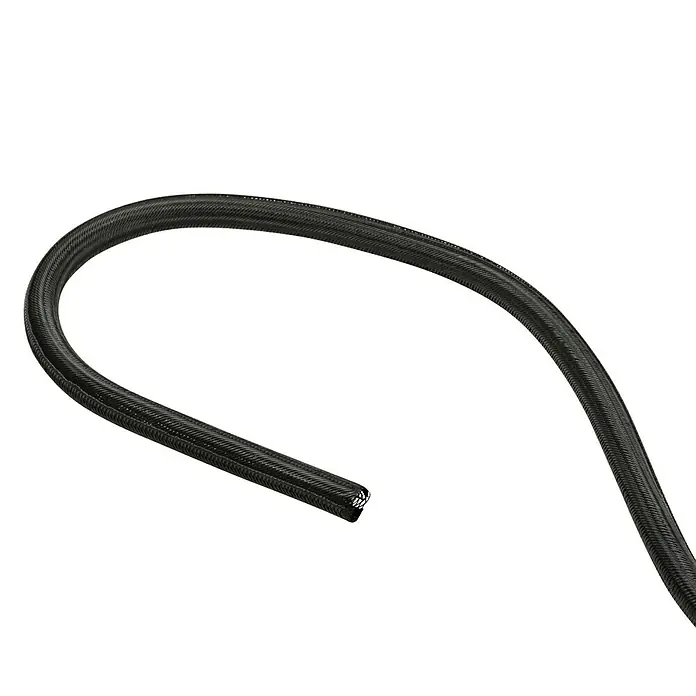 Schneider Electric Tubo flexible para cables S - Largo: 200 cm, Plástico, Negro - Un cable negro flexible que se muestra sobre un fondo negro. Ideal para alimentación o transferencia de datos.