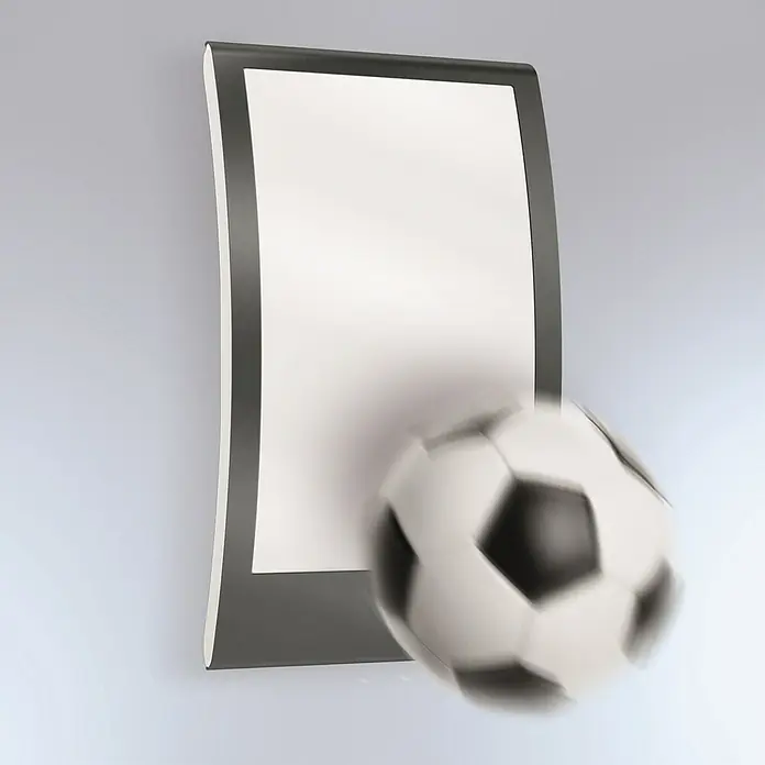 Steinel Außenwandleuchte L 22 anthrazit - 60 W, 8,1 x 16,2 x 28 cm, Anthrazit, IP44 - Ein schlanker digitaler Bildschirm, der ein Fußballspiel mit dynamischer Bewegung hervorhebt. Perfekt für Sportwerbung.