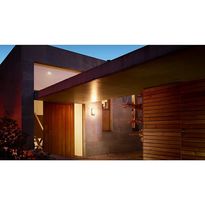 Steinel Außenwandleuchte L 12 anthrazit - 60 W, 10,8 x 15,5 x 27,2 cm, Anthrazit, IP44 - Außenansicht eines modernen Hauses mit stilvoller Beleuchtung, die die architektonischen Details hervorhebt.