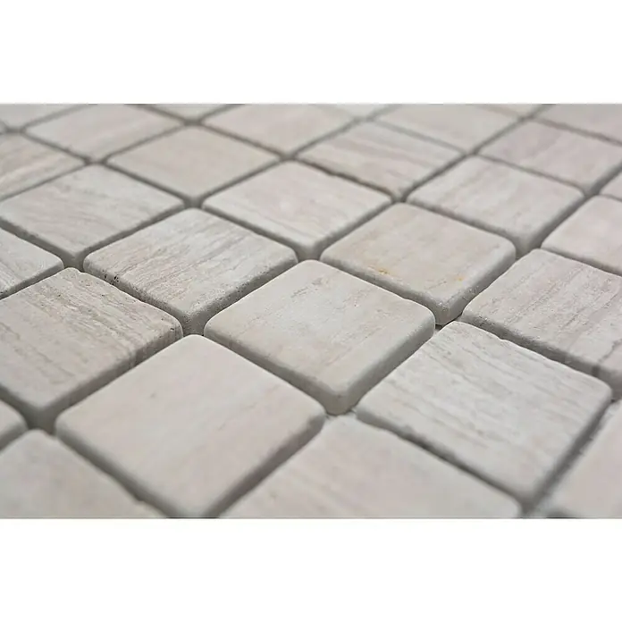 Mosaikfliese Quadrat Uni MOS 32/2012 - 30,5 x 30,5 cm, Grau, Matt - Nahaufnahme von quadratischen, hellgrauen Steinmosaikfliesen mit subtilen Maserungen, die eine moderne und elegante Oberfläche zeigen.