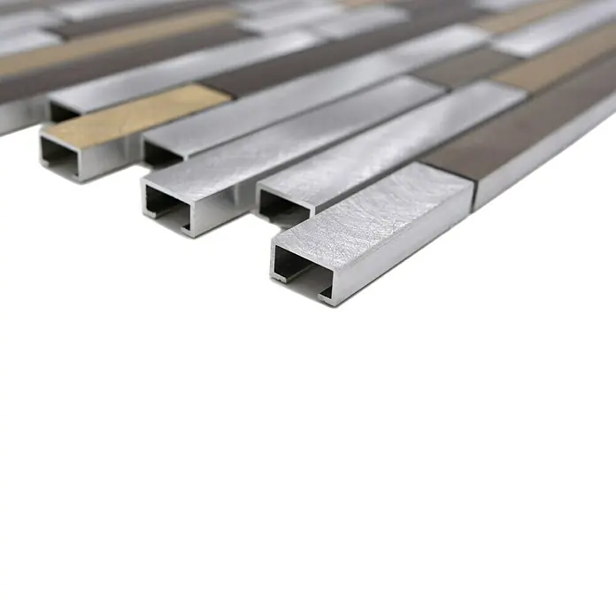Mosaikfliese Verbund Mix XAM A991 - 29,8 x 33,8 cm, Kupfer, Matt - Nahaufnahme von Metall-Mosaikfliesen in Silber-, Gold- und Brauntönen. Perfekt für moderne Wandgestaltungen mit stilvollem Look.