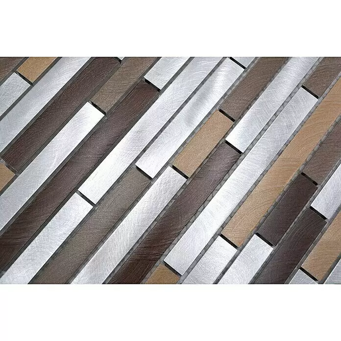 Mosaikfliese Verbund Mix XAM A991 - 29,8 x 33,8 cm, Kupfer, Matt - Mosaikfliesen mit abwechselnd gebürsteten silberfarbenen und holzähnlichen braunen und beigefarbenen rechteckigen Stücken, diagonal angeordnet.
