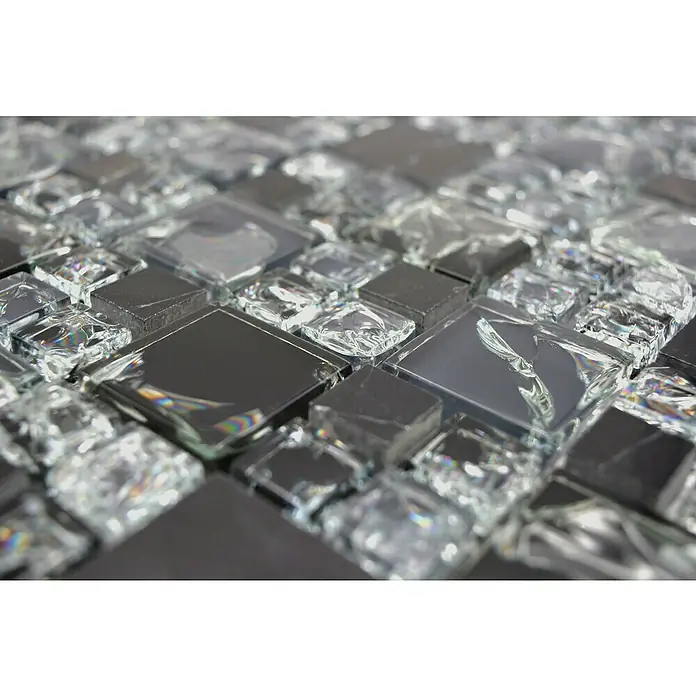 Mosaikfliese Crystal Mix XIC K1428 - 30,5 x 30,5 cm, Schwarz, Glänzend - Nahaufnahme eines Mosaiks aus schwarzen und transparenten Glasfliesen, die ein elegantes und modernes Design erzeugen.