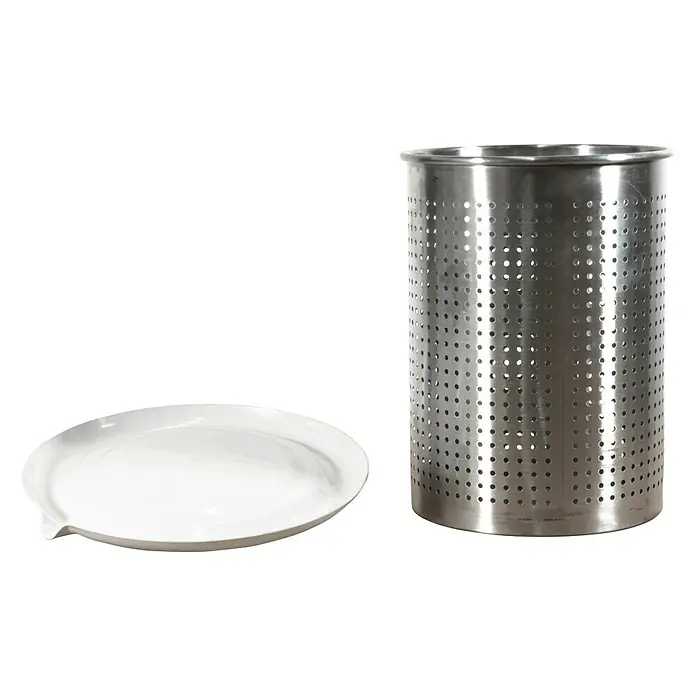 Güde Obstpresse OP 14 Inox - Fassungsvermögen: 14 l - Das Bild zeigt einen Edelstahl-Dampfgarer mit Löchern und eine passende Keramikschale, ideal für gesundes Kochen.