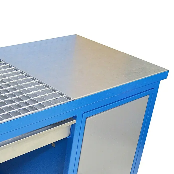 Güde Werkbank SW 1200/600 - L x B: 60 x 119 cm, Arbeitshöhe: 85 cm, Belastbarkeit: 500 kg, Blau - Bild einer blauen Werkbank mit einer Metallplatte und einem Gitterrost. Ideal für Werkstätten und Garagen.