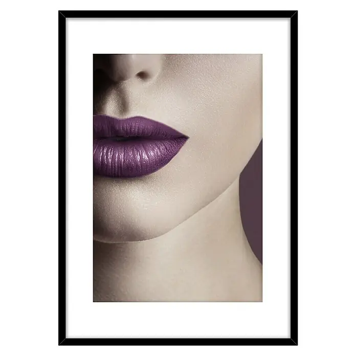 Bild - Lips, B x H: 50 x 70 cm - Nahaufnahme eines gerahmten Bildes von sinnlichen, lila Lippen. Perfekt für modernes Interieur.