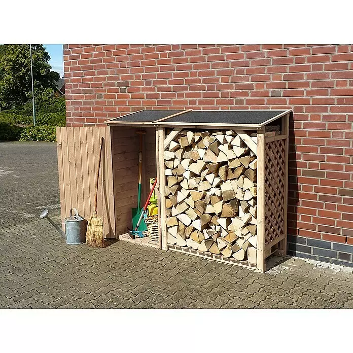 Promadino Kaminholzregal Kombi Speyer - 192 x 69 x 148 cm, Natur - Helles Holz-Kaminholzregal mit Geräteschuppen und schwarzem Dach, im Freien an einer Ziegelwand.