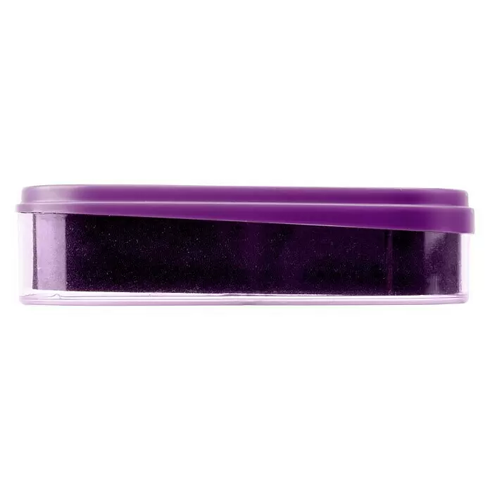 Esponja limpiadora para salpicaderos - New Car - Contenedor rectangular transparente con tapa morada, lleno de polvo de pigmento morado oscuro.