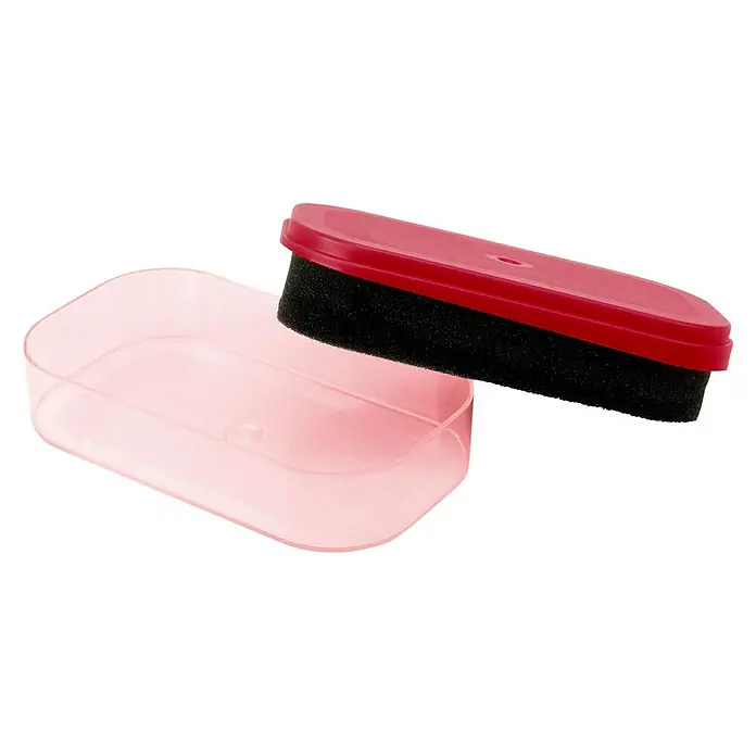 Esponja limpiadora para salpicaderos - Fresa - Un kit de limpieza de zapatos con una caja de almacenamiento rosa y una esponja negra con mango rojo para el cuidado del calzado.