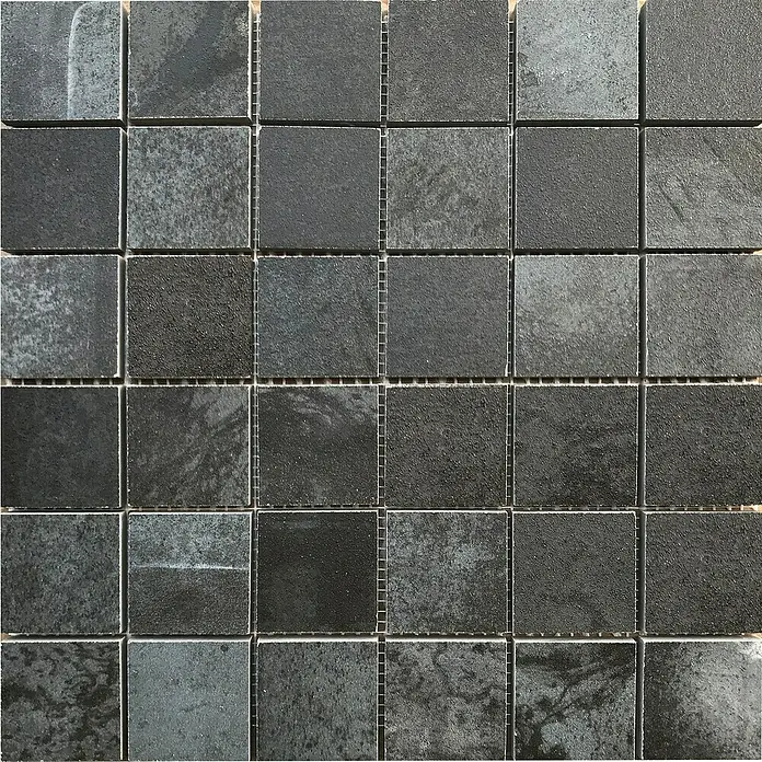 Oxyd Mosaikfliese - 30 x 30 cm, Schwarz, Schimmernd - Nahaufnahme eines Mosaikfliesen-Musters in dunklen Grautönen, ideal für moderne Wand- und Bodendesigns.