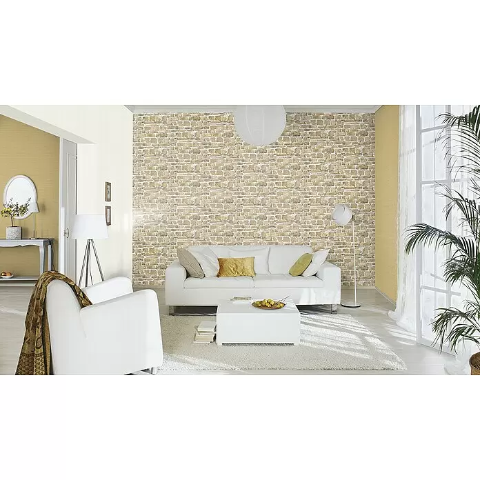 Rasch Papiertapete - Beige/Creme, Steinoptik, 10,05 x 0,53 m - Realistische beige-braune Backstein-Tapete bedeckt eine Wohnzimmerwand und verleiht ihr einen Naturstein-Look.