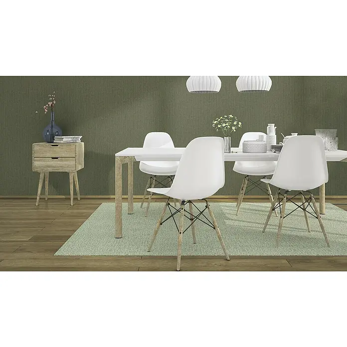 Rasch Kimono Vliestapete Muster - Grün, Uni, 10,05 x 0,53 m - Eine moderne Essecke mit weißem Tisch und Stühlen mit Holzbeinen, beleuchtet durch zwei elegante Hängelampen.