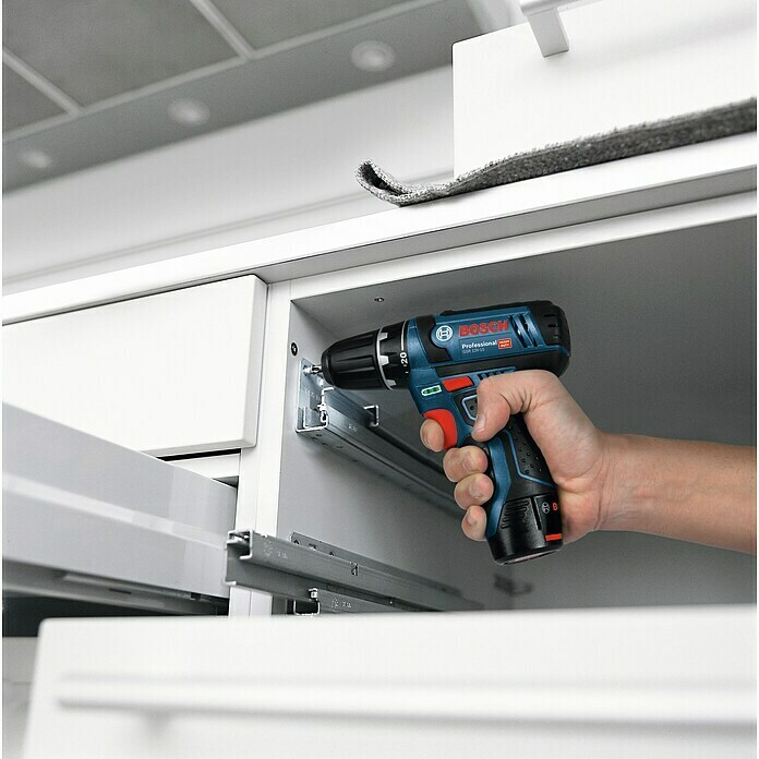 Bosch Professional Akku-Bohrschrauber GSR 12V-15 (12 V, 2 Akkus, 2 Ah, 30 Nm, Ladegerät + 25-tlg. Zubehör + Tasche) | BAUHAUS