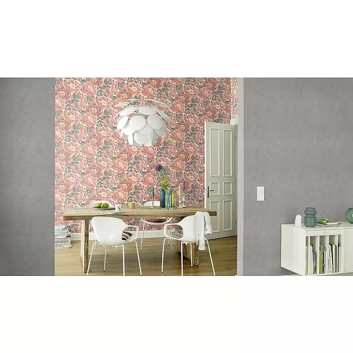 Rasch Kimono Vliestapete Blumen - Rosa, Floral, 10,05 x 0,53 m - Blumen-Tapete mit rosa und grauen Pfingstrosen an den Wänden eines Esszimmers, die eine lebendige Atmosphäre schafft.