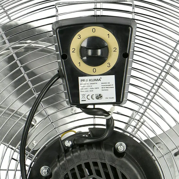 Proklima Bodenventilator - Silber, 45 cm - Nahaufnahme des Bedienfelds eines Ventilators mit Geschwindigkeitsregler und Herstellerinformationen.