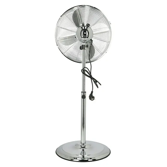 Voltomat Standventilator - Silber, Durchmesser: 44 cm, Höhe: 114 cm - Nahaufnahme eines Chrom-Standventilators mit einem runden Sockel und einem schwarzen Stromkabel, das sich an der Stange entlangschlängelt.