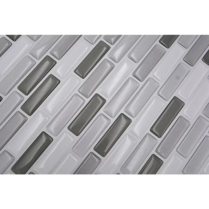 Selbstklebemosaik SVM 24086 - 23,6 x 25,5 cm, Grau/Silber, Glänzend - Nahaufnahme von grauen und weißen rechteckigen Wandfliesen, die ein modernes und stilvolles Design zeigen.