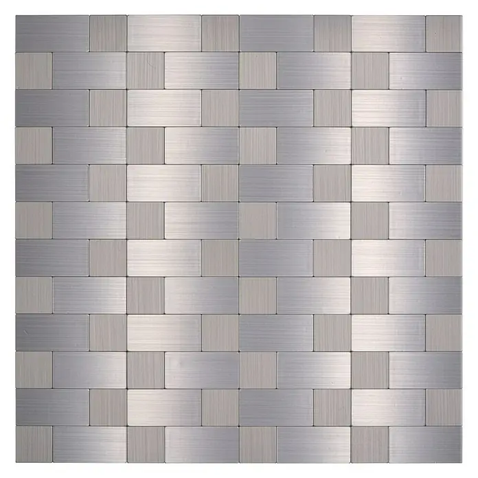 Selbstklebemosaik SAM 4MM87 - 30,5 x 30,5 cm, Silber, Glänzend - Nahaufnahme eines stilvollen Mosaiks aus rechteckigen und quadratischen Metallfliesen in Silber- und Grautönen.