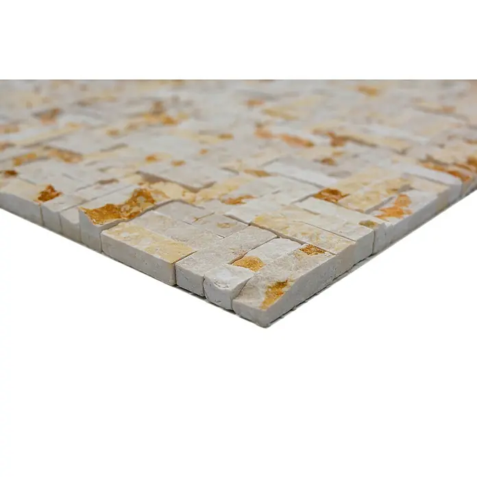 Mosaikfliese MOS X3D 63 - 30 x 30 cm, Beige, Matt - Nahaufnahme einer beigen Steinmosaikfliese mit goldenen Akzenten, ideal für stilvolle Wandverkleidungen und Dekorationen.