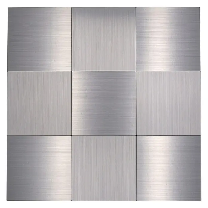 Selbstklebemosaik SAM 4MM100 - 30,5 x 30,5 cm, Silber, Glänzend - Quadratisches Paneel aus gebürstetem Edelstahl mit wechselnden horizontalen und vertikalen Mustern für ein modernes Aussehen.