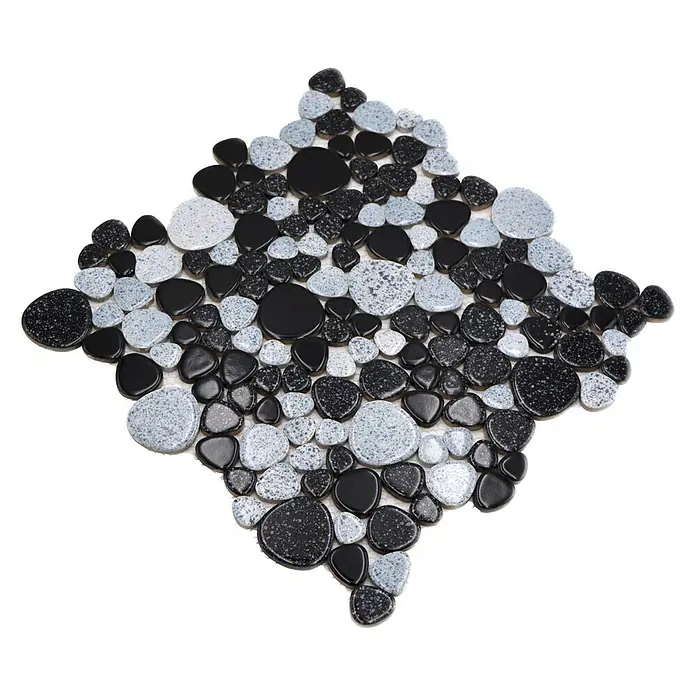 Mosaikfliese Kiesel XKM 33 - 30 x 30 cm, Schwarz/Weiß, Glänzend - Quadratisches Mosaikfliesen-Dekor aus Natursteinen in Schwarz- und Grautönen, das jedem Raum einen Hauch von natürlicher Eleganz verleiht.