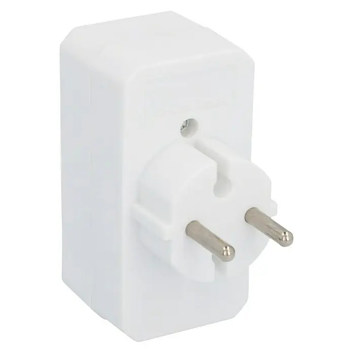 Euro-Adapter - Weiß, Anzahl Steckdosen Euro: 4 Stk., 1.250 W - Nahaufnahme eines weißen Schuko-Steckers, der für den Einsatz in europäischen Steckdosen konzipiert ist und eine sichere Verbindung gewährleistet.