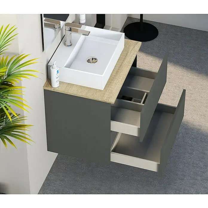Artysan Mueble bajo de lavabo Fons - 39 x 50 x 56 cm, Antracita - Mueble de baño gris con decoración de madera clara, lavabo sobre encimera blanco y dos cajones abiertos para un diseño de baño moderno.