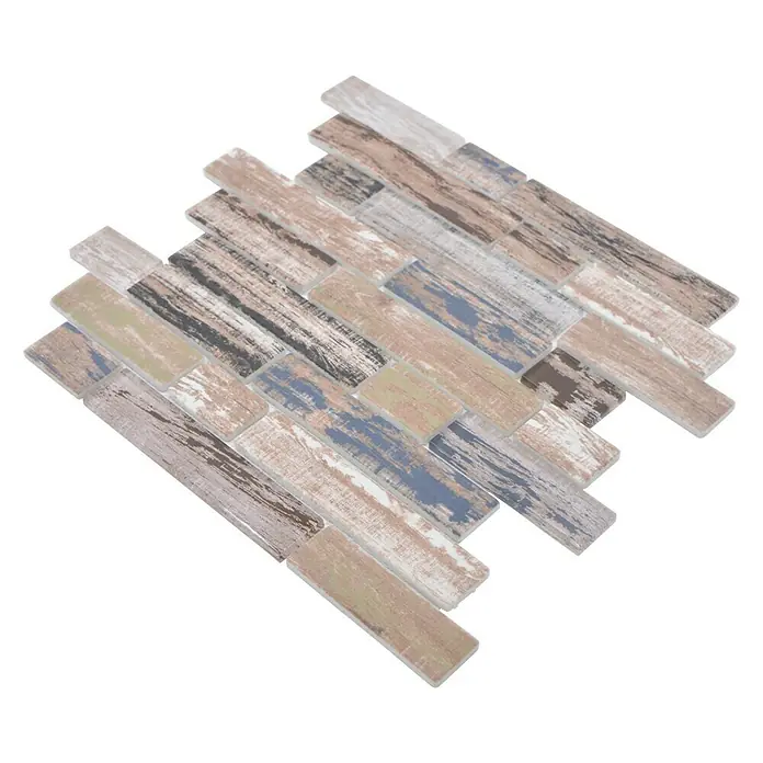 Mosaikfliese Brick Crystal Mix XCM BRV93 - 30 x 30 cm, Mehrfarbig, Matt - Nahaufnahme eines Mosaikfliesen-Dekors mit einem rustikalen Holzmuster, ideal für stilvolle Wand- und Bodenprojekte, die Wärme und Textur verleihen.