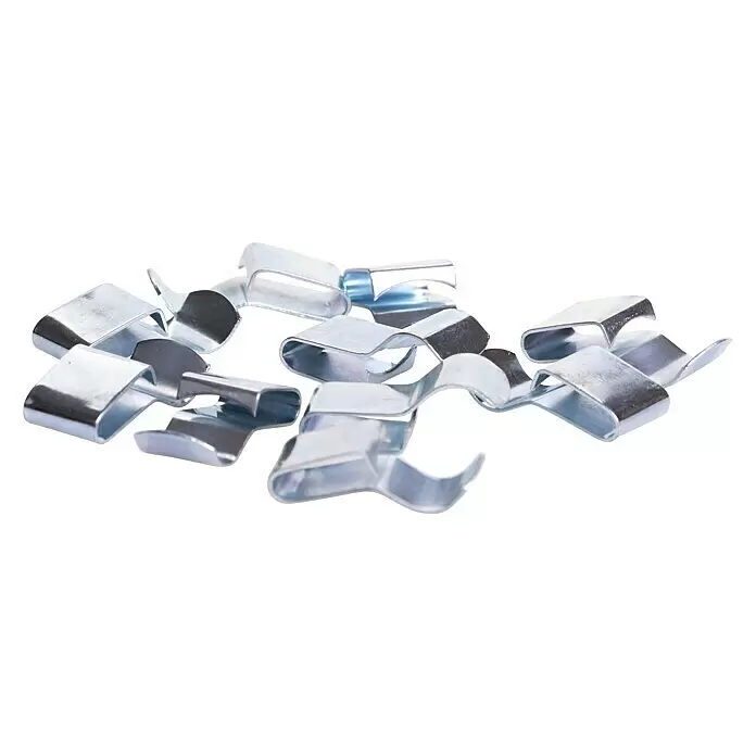 Stema Kabelklemme - 10 Stk. - Loser Haufen glänzender silberfarbener Metallclips, U-förmig gebogen zum Befestigen.