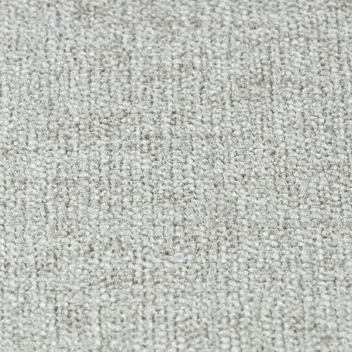 Rasch Kimono Vliestapete - Hellbraun, Uni, 10,05 x 0,53 m - Nahaufnahme eines hellgrauen Teppichs mit einer feinen, texturierten Oberfläche, die eine weiche und einladende Haptik vermittelt.