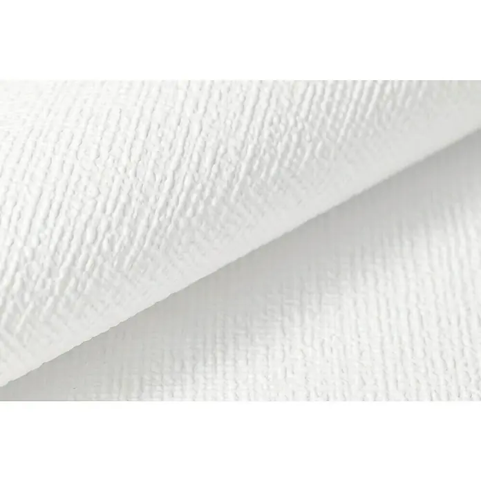 Rasch Vliestapete Feel Good - Weiß, Uni, 10,05 x 0,53 m, Feine Struktur - Nahaufnahme eines strukturierten, weißen Stoffes, der eine subtile Eleganz und vielseitige Verwendungsmöglichkeiten für verschiedene Projekte bietet.