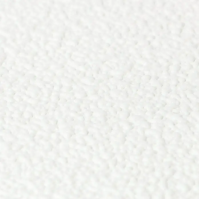 Rasch Vliestapete - Weiß, Uni, 10,05 x 0,53 m, Feine Struktur - Detailaufnahme einer weißen, strukturierten Oberfläche, die eine unebene und körnige Textur zeigt, ideal für Hintergründe.