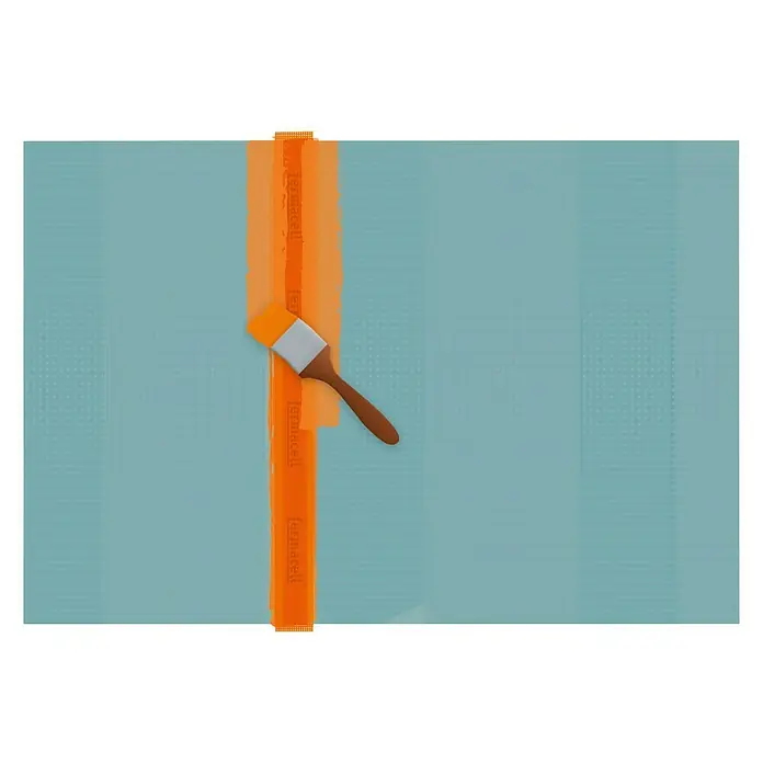 Fermacell Dichtband - 5 m x 12 cm - Nahaufnahme einer orangefarbenen Fuge von Fermacell, die auf eine hellblaue Oberfläche aufgetragen wird. Ein Pinsel liegt dekorativ daneben.