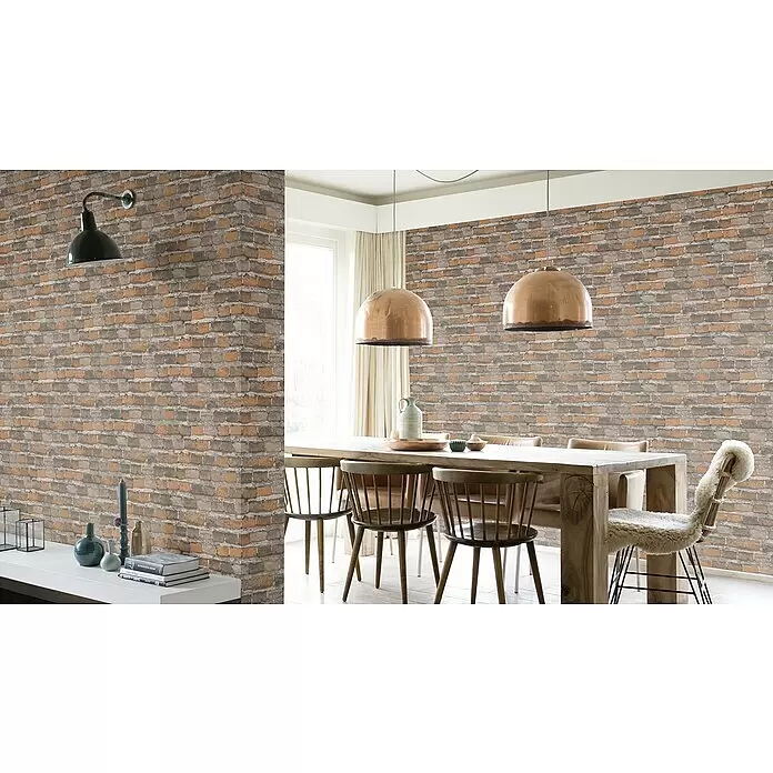 Rasch Factory 4 Vliestapete Steinmauer - Braun, Steinoptik, 10,05 x 0,53 m - Rustikale Ziegelstein-Tapete an den Wänden eines Essbereichs.