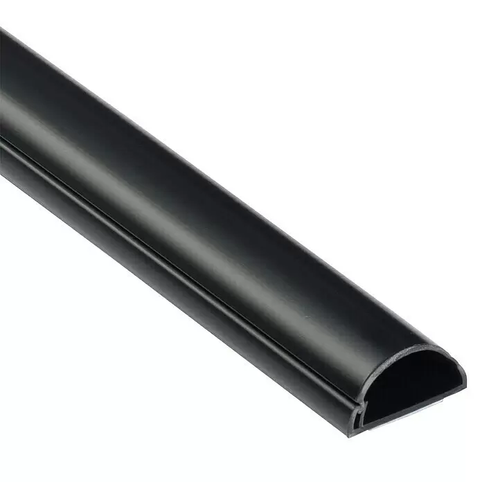 D-Line Kabelkanal Halbrund - 1 m, 30 x 15 mm, Schwarz - Schwarzer halbrunder Kabelkanal, an einem Ende offen, um das Innere zu zeigen.