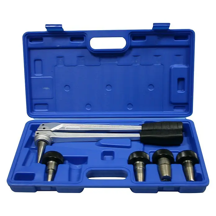 Isoltubex Abocardador / Expandidor manual - 16 mm - 25 mm, Tubos Pex-A - Kit de expansor de tubos en un estuche azul. La herramienta cuenta con varios cabezales expansores y un mango para facilitar su uso.