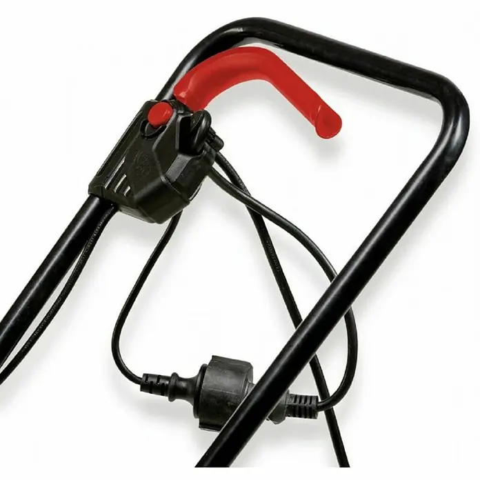 Einhell Cortacésped eléctrico GC-EM 1032 - 1.000 W, Ancho de corte: 32 cm - Primer plano del mango de una cortadora de césped con palanca roja y cable negro.