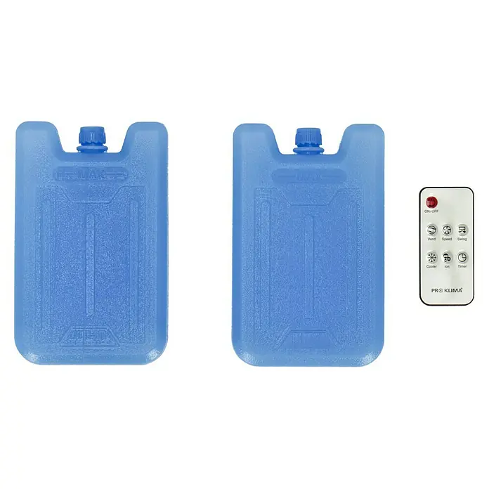 PR Klima Climatizador evaporativo 13 L - Blanco/Negro, Altura: 81 cm - Dos acumuladores de frío azules y un mando a distancia blanco para un refrigerador con la inscripción ProKlima.