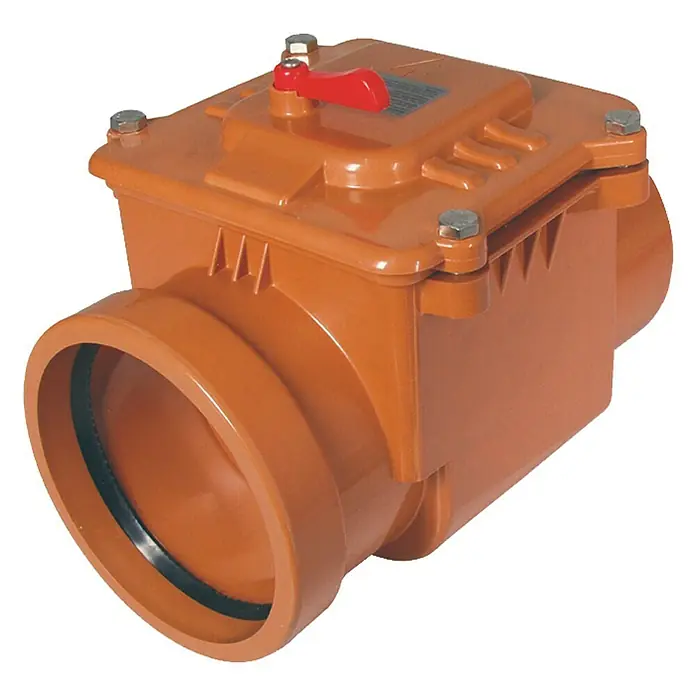 FunkeGruppe Válvula antirretorno doble - Anchura nominal: 125 mm - Primer plano de una válvula de retención de PVC naranja con un mango rojo para el control manual.