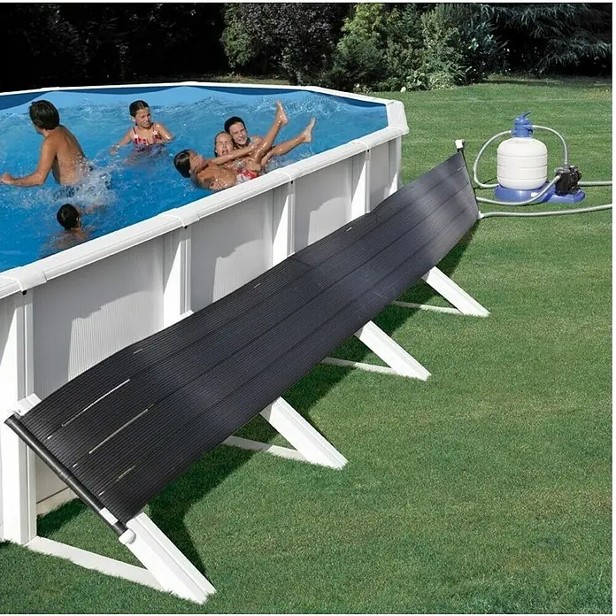 Gre Hervidor de agua eléctrico Solar - Aumenta la temperatura del agua hasta 6ºC. - Imagen de un calentador de piscina colocado al lado de una piscina sobre un césped, conectado a un sistema de filtración.