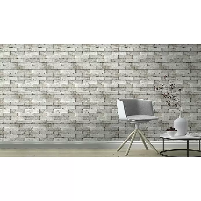 Rasch Vliestapete Factory 2 - Creme, Steinoptik, 10,05 x 0,53 m - Helle grau-weiße Ziegelstein-Tapete bedeckt eine moderne Innenwand, die Textur und Charakter verleiht.
