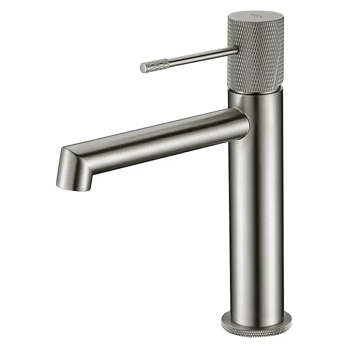 Imex Line Grifo de lavabo - Níquel - Primer plano de un grifo moderno de acero inoxidable cepillado con mango y caño texturizados sobre un fondo negro.