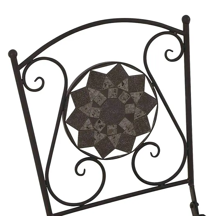 Siena Garden Gartenstuhl Como - Stahl, Klappbar, Schwarz, B x T x H: 39 x 49,5 x 88,5 cm - Nahaufnahme eines kunstvollen Dekors mit floralem Mosaik auf einem metallenen Stuhl, das rustikale Eleganz ausstrahlt.