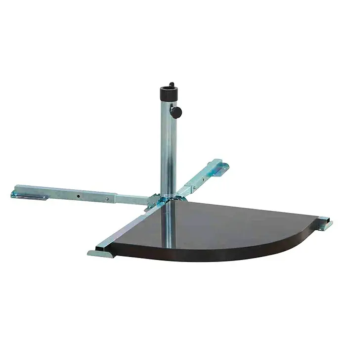 Siena Garden Schirmständer - Stahl, Passend für: Betonplatten 40x40 & 50x50 cm - Bild eines Sonnenschirmständers mit einem schwarzen, viertelkreisförmigen Sockel und einer Metallsäule für den Sonnenschirm.