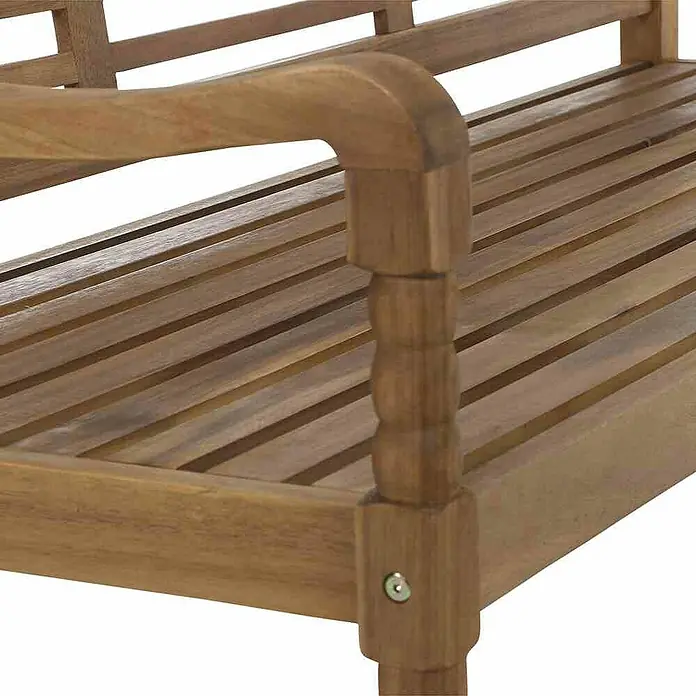Siena Garden Gartenbank Westport - B x T x H: 150 x 62 x 87 cm, Akazie, Naturbraun - Detailansicht einer Gartenbank aus Holz mit Armlehne, die Stabilität und Komfort im Außenbereich bietet.