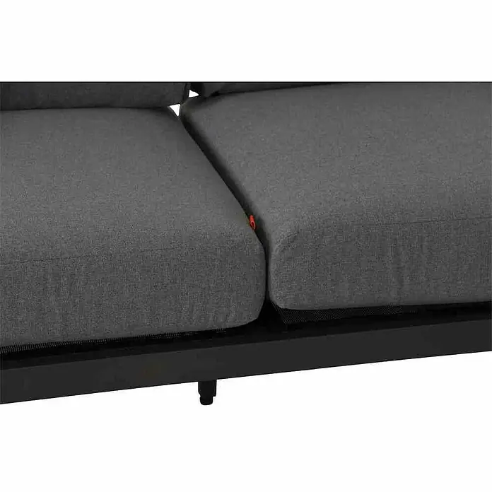 Siena Garden Lounge-Insel Alvida - B x T x H: 172 x 78 x 84 cm, Anthrazit, Position Ablage: Rechts - Detailansicht eines grauen Sofas mit schwarzen Beinen. Das Sofa ist modern und minimalistisch gestaltet.