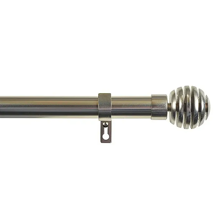 Barra para cortinas kit aros Metal - Ø x L: 28 mm x 200 cm, Metal, Plateado - Primer plano de una barra de cortina plateada con un extremo decorativo acanalado y un soporte de montaje.