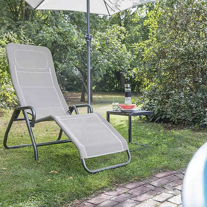 Gartenliege Bito - Taupe, Metall, Klappbar - Bequemer grauer Liegestuhl mit verstellbarer Rückenlehne und Fußstütze für entspannte Stunden im Garten oder auf der Terrasse.